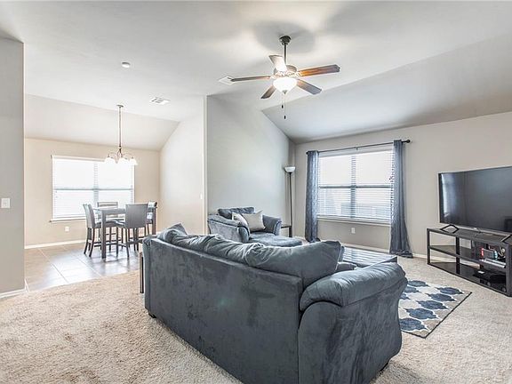 5th image of 10661 SE 26th St