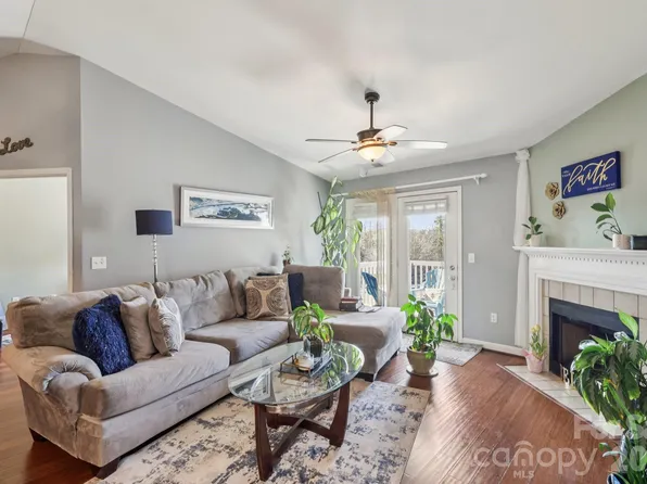 10742 Hill Point Ct, Charlotte, NC 28262