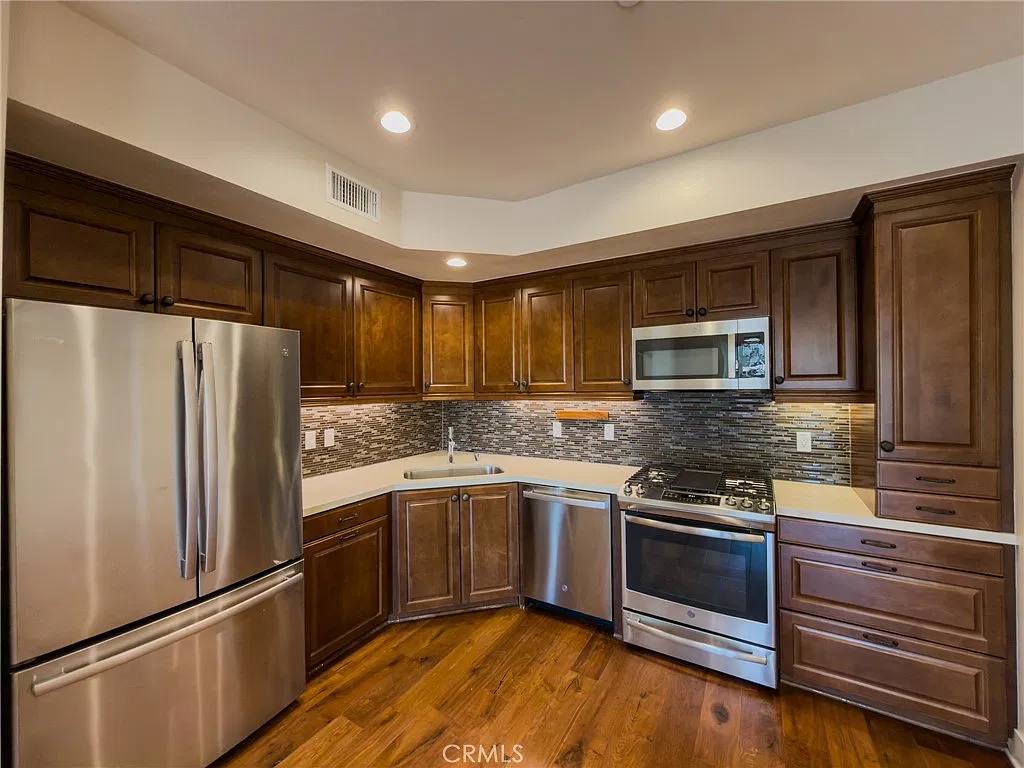 2 bed, 1060 sqft, $3,695 — Photo 1