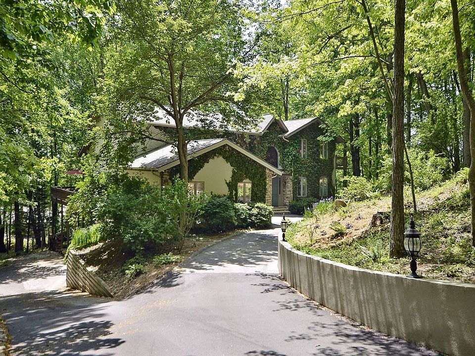 1st image of 21 Walnut Dr