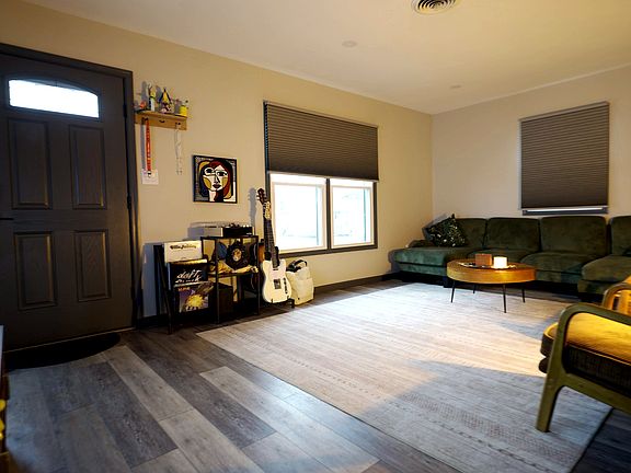 4th image of 807 Terrace Dr