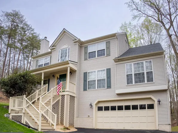2035 Farragut Dr, Stafford, VA 22554