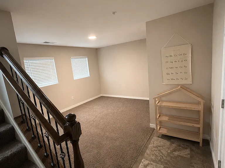 1146 Evergreen Ave — Photo 8