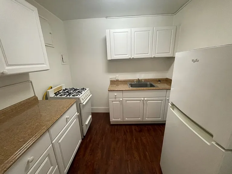King Edward Annex Apartments — Photo 73
