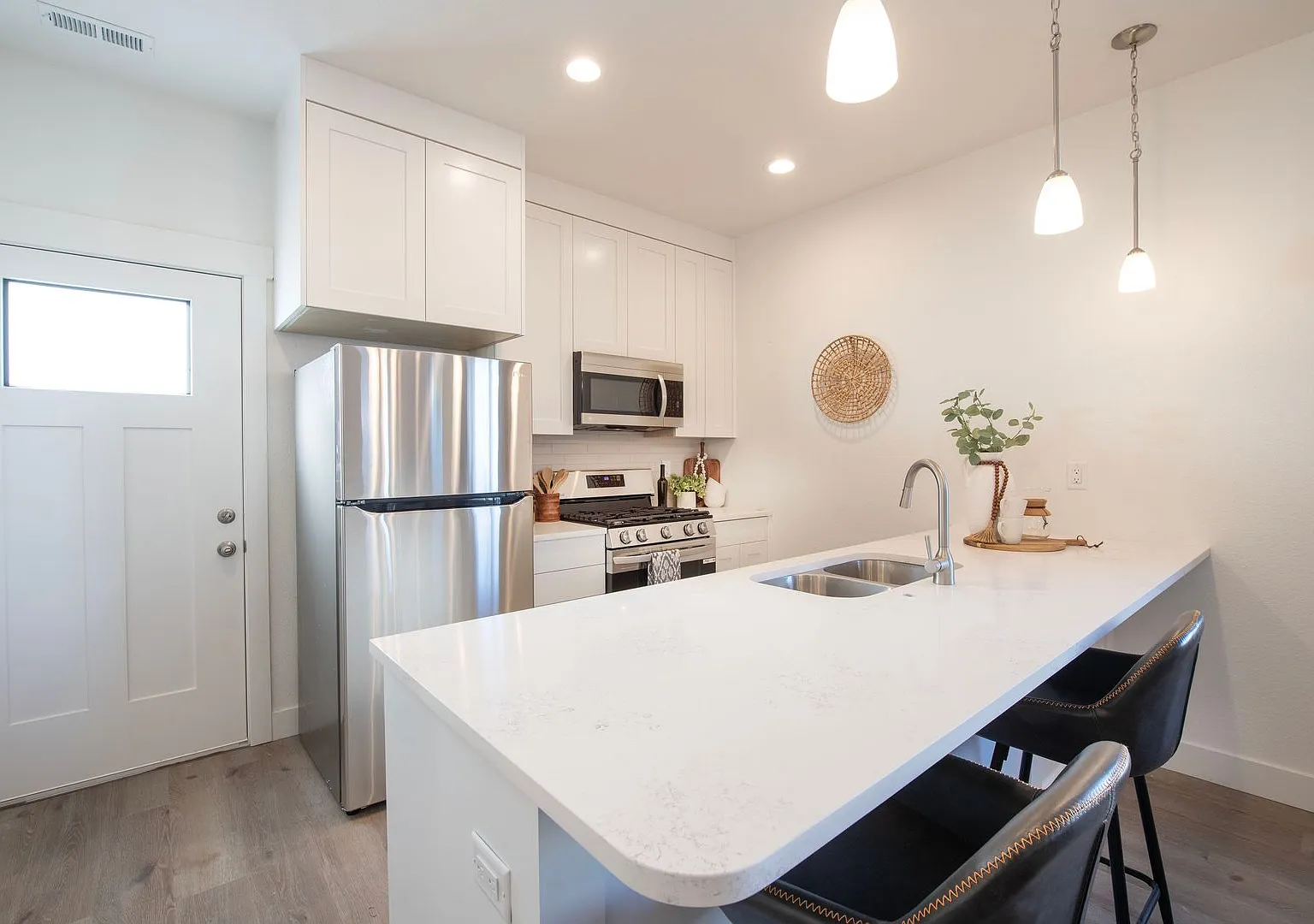 Brand-New 3 Bed, 2.5 Bath Townhome For Rent Never Lived In! — Photo 3