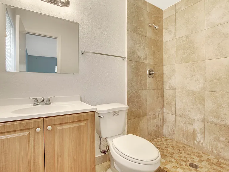 1919 Doffer Ln #1933 — Photo 8