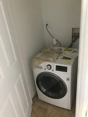 Rented by Salon Realty Corp | media 12