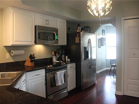 5th image of 810 Bates Ct