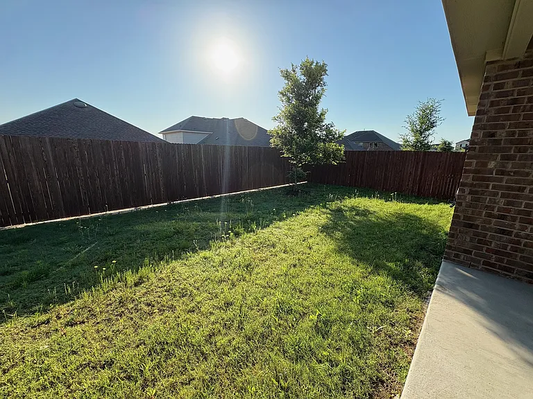 610 Union Dr — Photo 36