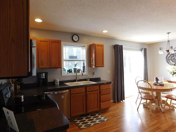 4th image of 51 Burnt Hills Dr