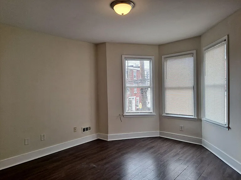1100 Green St — Photo 5