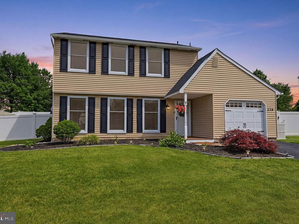 1st image of 228 Hampton Dr