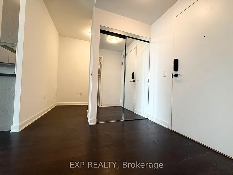 105 Oneida Cres #902 — Photo 5