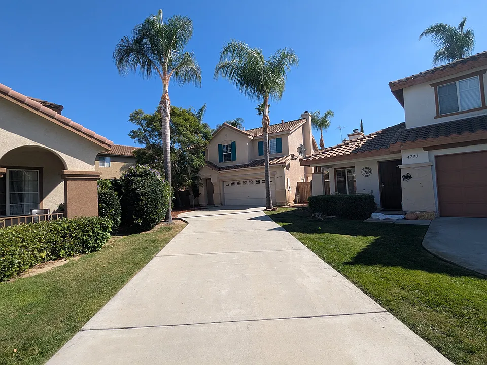 4737 Lagunita Way