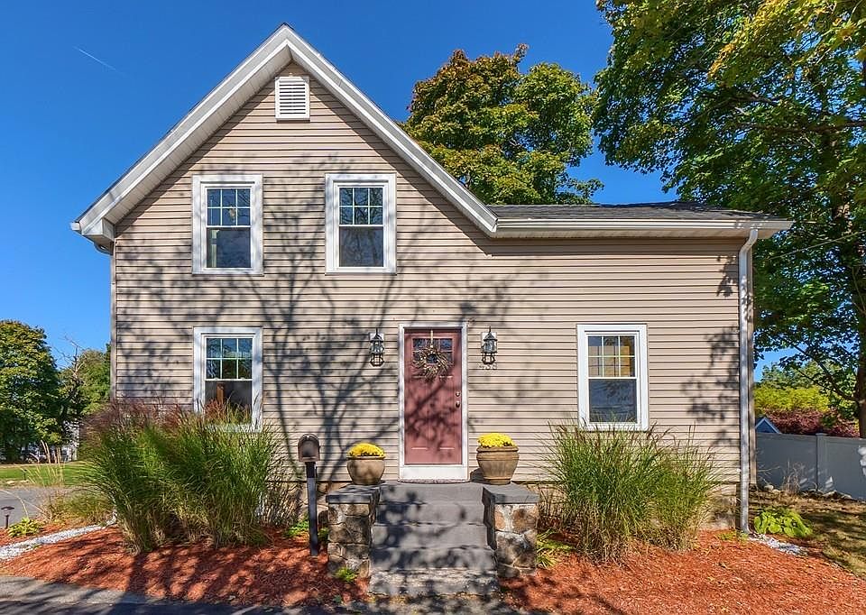 1st image of 438 Essex St