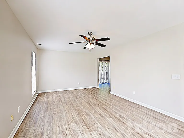 1221 Brook Farm Ln — Photo 3