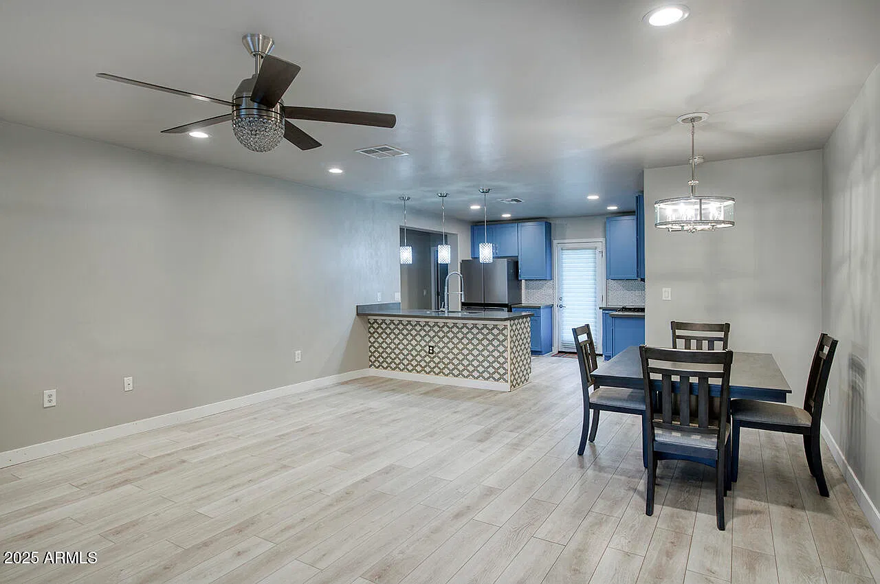 4 bed, 2.5 bath, 1619 sqft, $2,995 — Photo 3