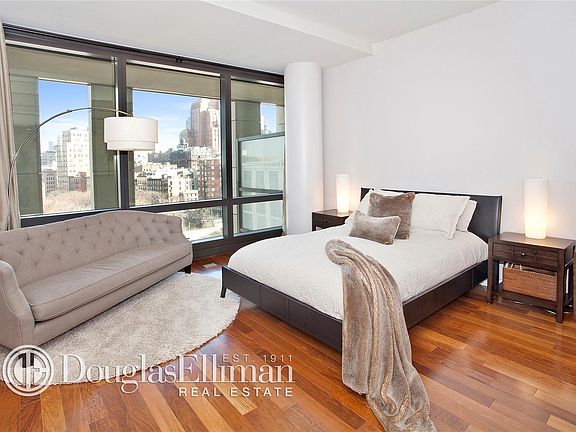 4th image of 101 Warren St APT 770N