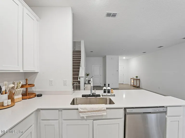 2160 Windward Cay Ln — Photo 15