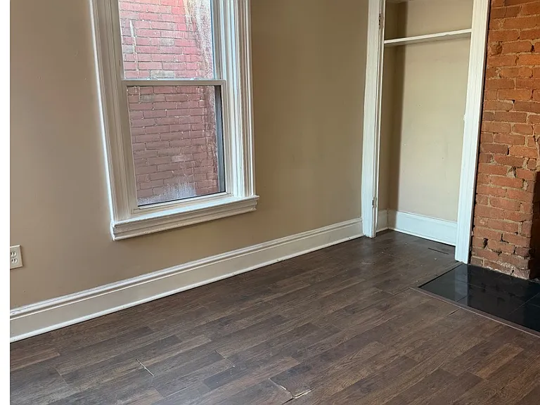 449 Ella St — Photo 3