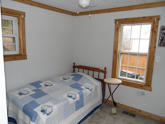3rd image of 496 Valley View Dr