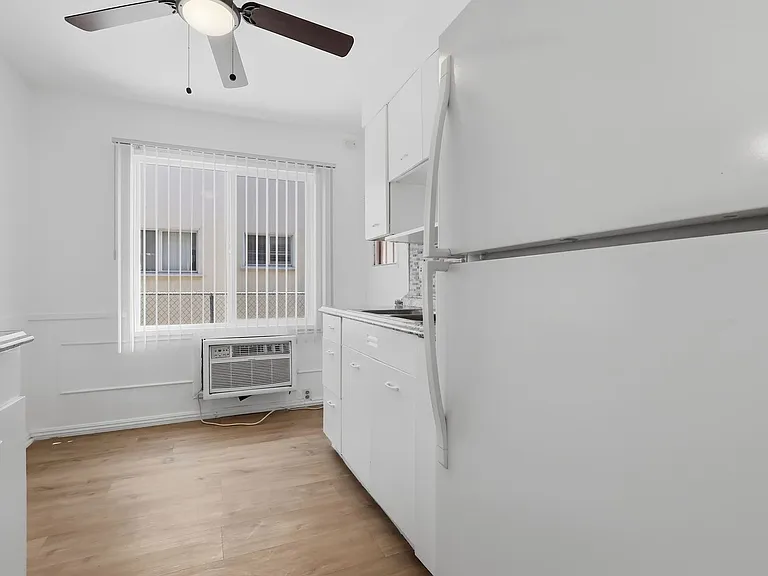 5642-5646 Laurel Canyon Blvd — Photo 12