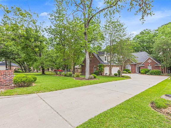 3rd image of 106 Lazy Springs Dr