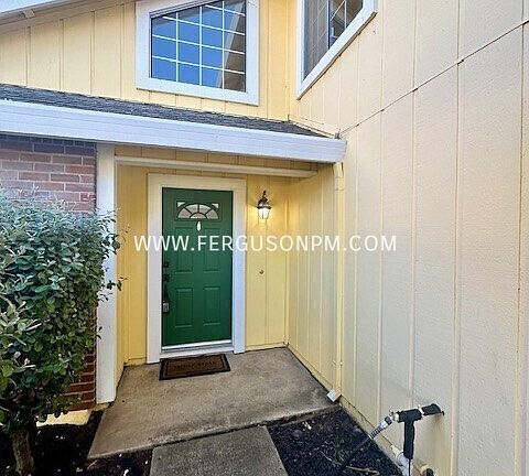 3rd image of 591 Hovey Way