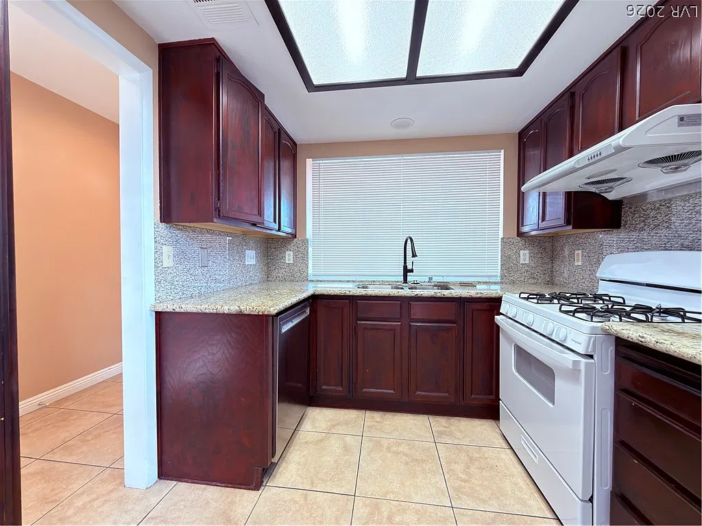 2 bed, 2.0 bath, 1080 sqft, $1,790 — Photo 4
