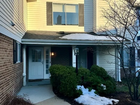 546 Willowcreek Ct Unit 546, Clarendon Hills, IL 60514