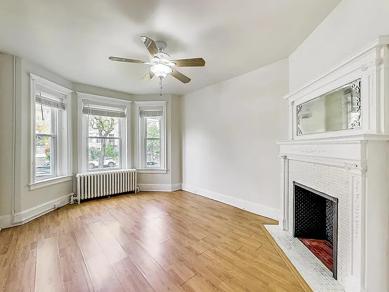 137 R St NE — Photo 2