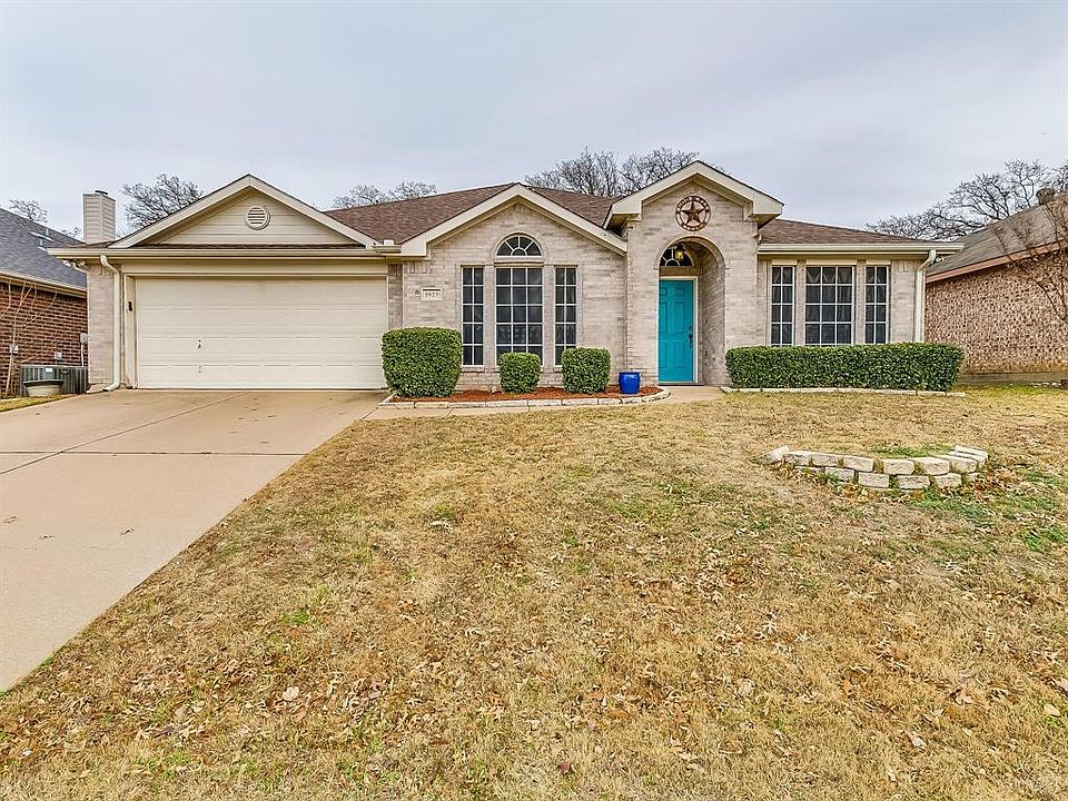 1st image of 1025 Hidden Lake Dr