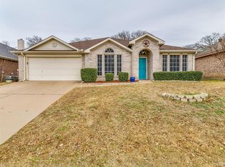 1025 Hidden Lake Dr, Burleson, TX 76028