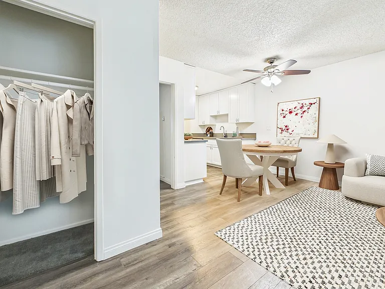 Buffalo Sherman Oaks Apartments — Photo 6