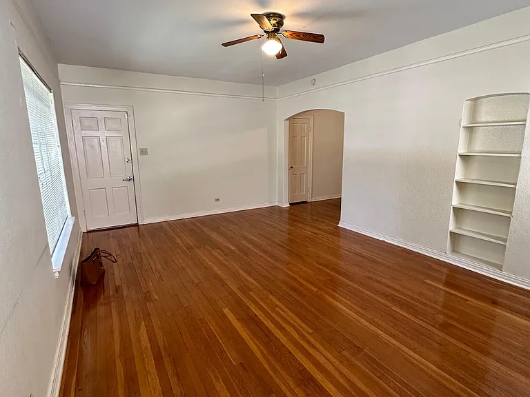 414 W Kings Hwy #4 — Photo 6