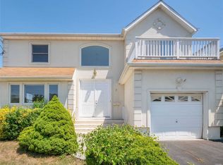 7 Wood Ave, Albertson, NY 11507