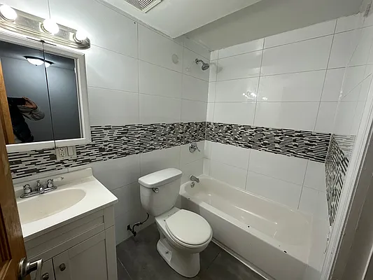 Rented by Premier Metro Realty Corp | media 14