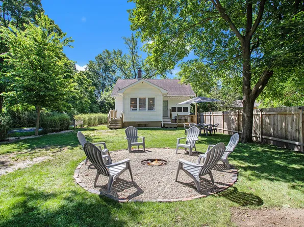 2143 W Glenlord Rd, Stevensville, MI 49127