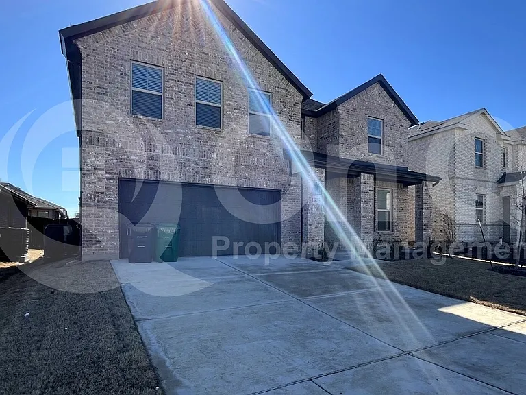 1908 Briar Hill Dr — Photo 2