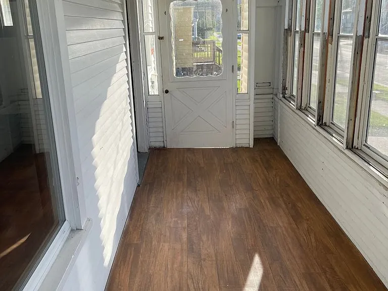 801 Scott Ave — Photo 2