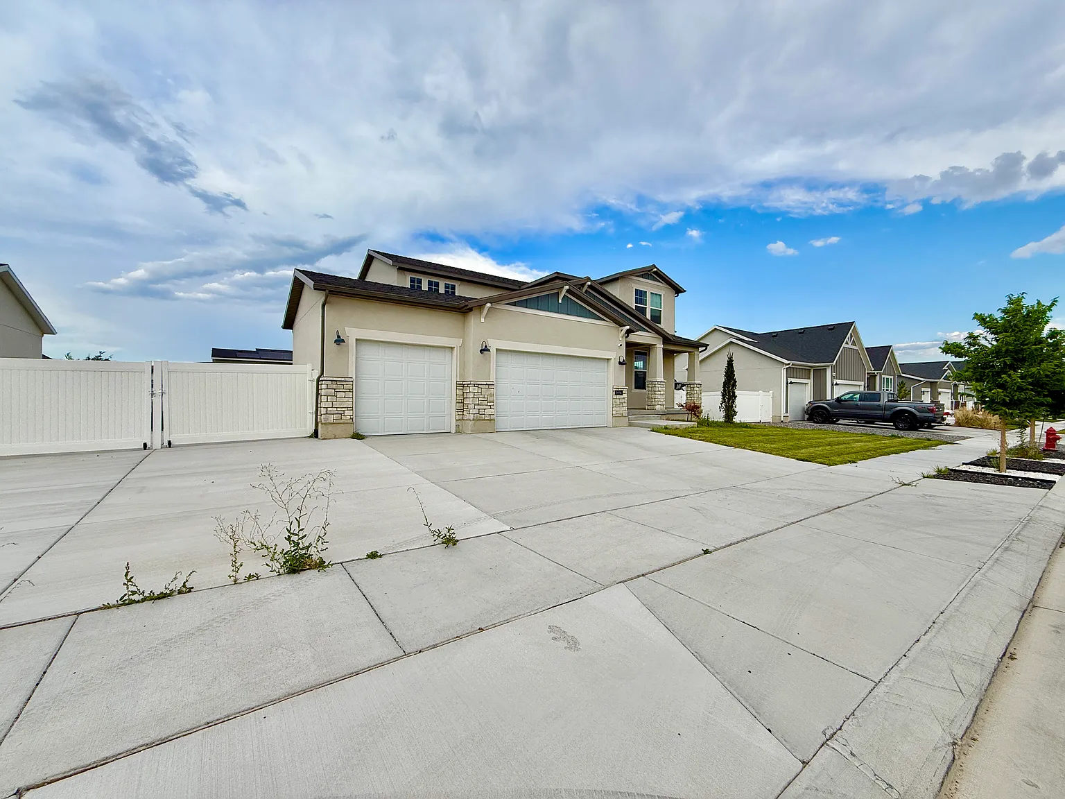 3 bed, 2.5 bath, 2154 sqft, $2,400 — Photo 3