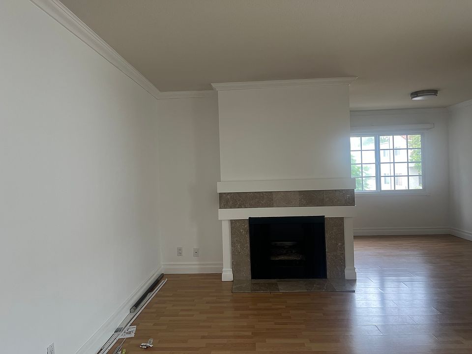 MAIN ROOM w/ WORKING FIREPLACE