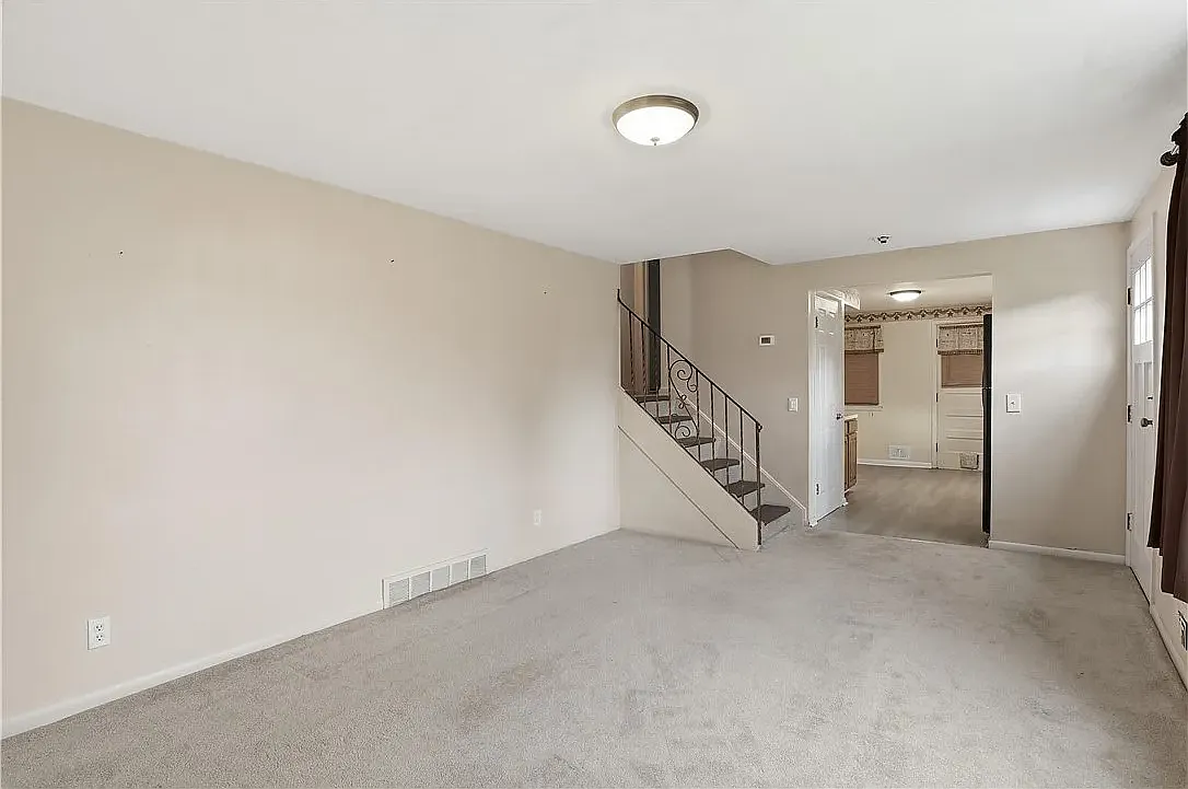 4 bed, 1.5 bath, 1836 sqft, $2,295 — Photo 3