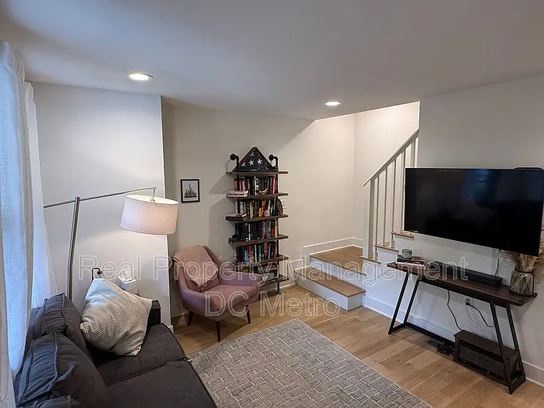 1711 Lang Pl NE — Photo 8