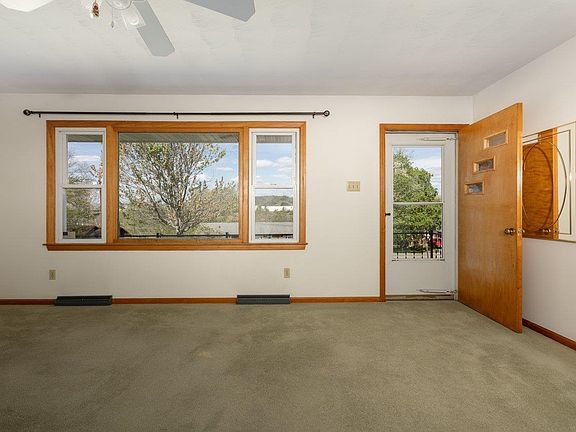 3rd image of 947 Greendale Rd