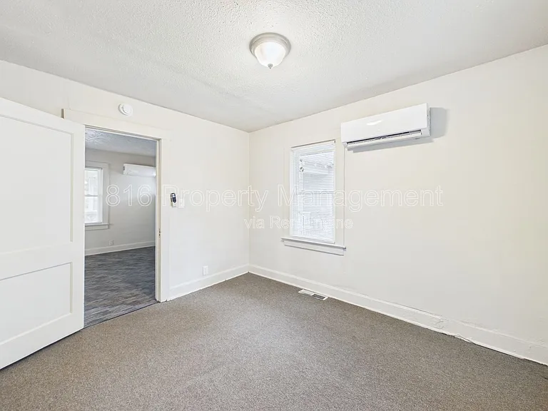 4028 E 68th Ter — Photo 12