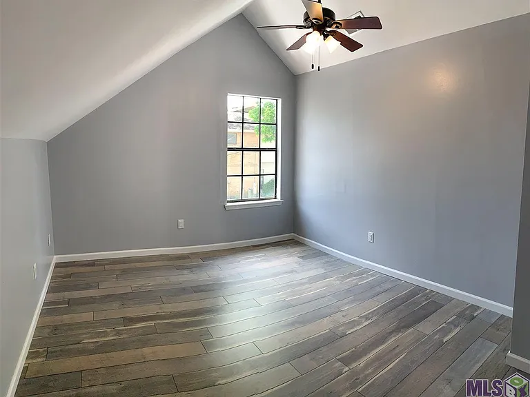 Great place for upstairs company, children, room mate or just family and friends. Notice ceiling fans are everywhere.