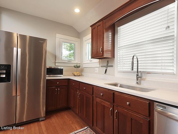 5th image of 2027 Sherwood Ave