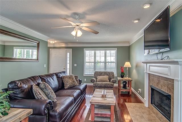 2nd image of 1536 Bridgewood Rd