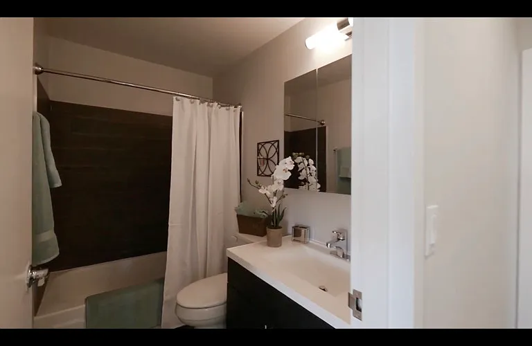 40 E Delaware Pl — Photo 12